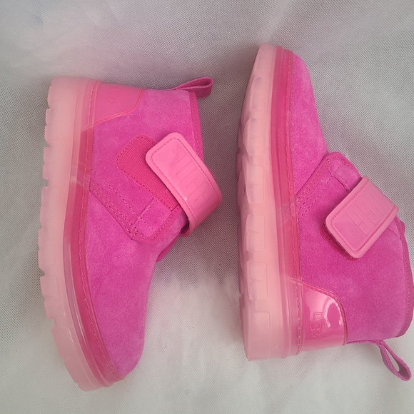 SOLD!!!UGG Women's Neumel Clear Ankle Boots Size 7 - Picture 2 of 8